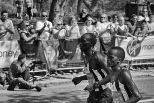 开云体育在线-非洲锦标赛中，南非队奋勇拼搏，冲击历史第一高光，南非洲杯小组赛