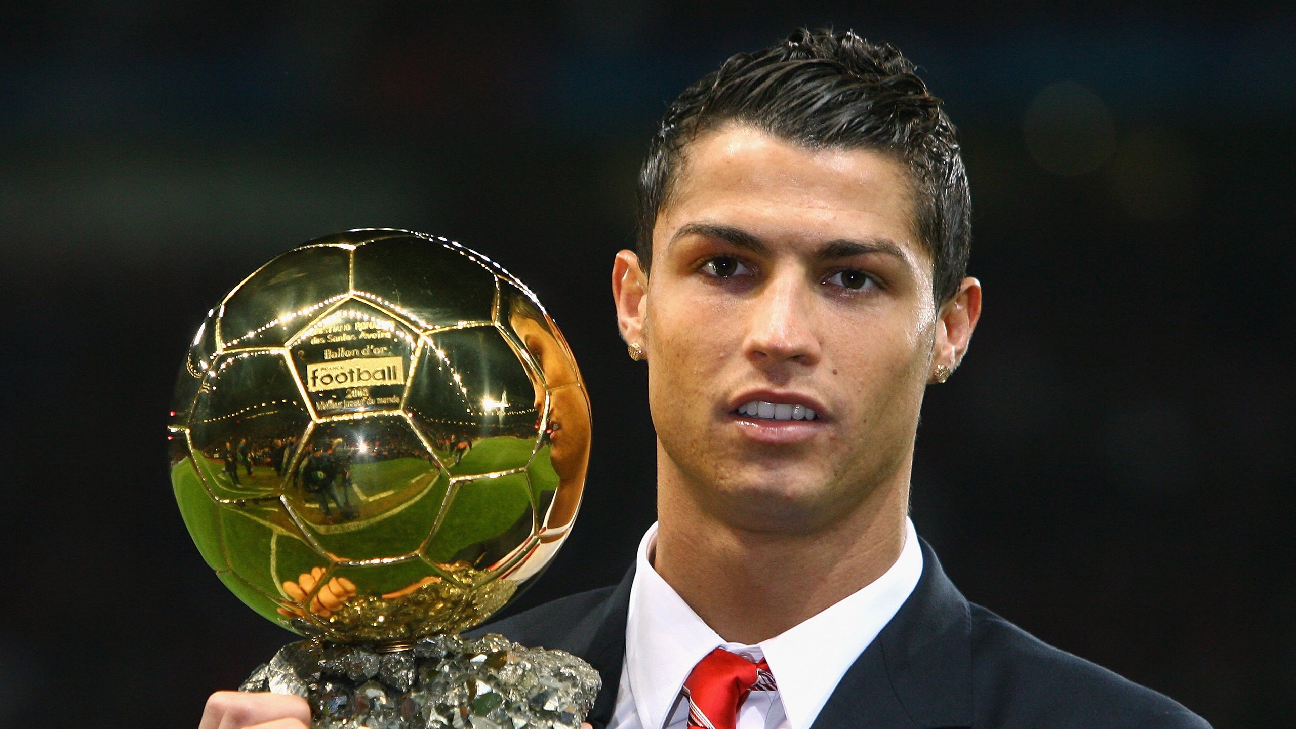 开云体育app官网-国米火力全开！场均 2.4 球吓坏所有对手，国米球队